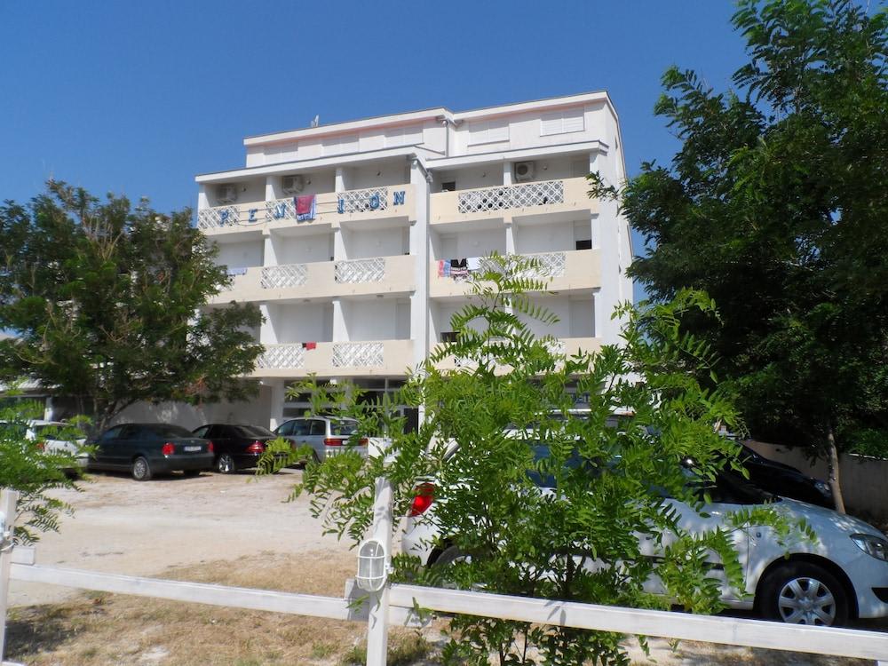 Villa Galeb Pag - at the main Beach 1