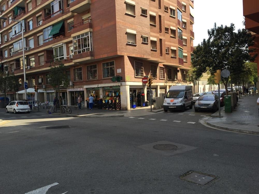 Go Bcn Hostal Ideal Badal 1