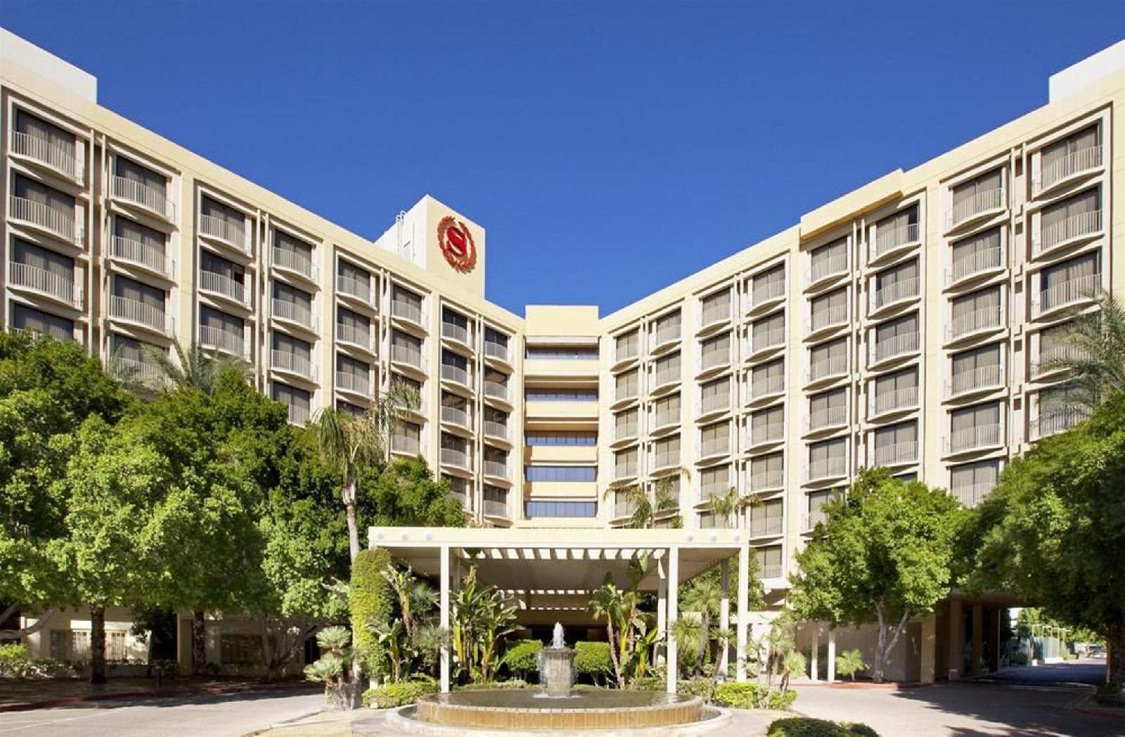 Sheraton Crescent Hotel 1