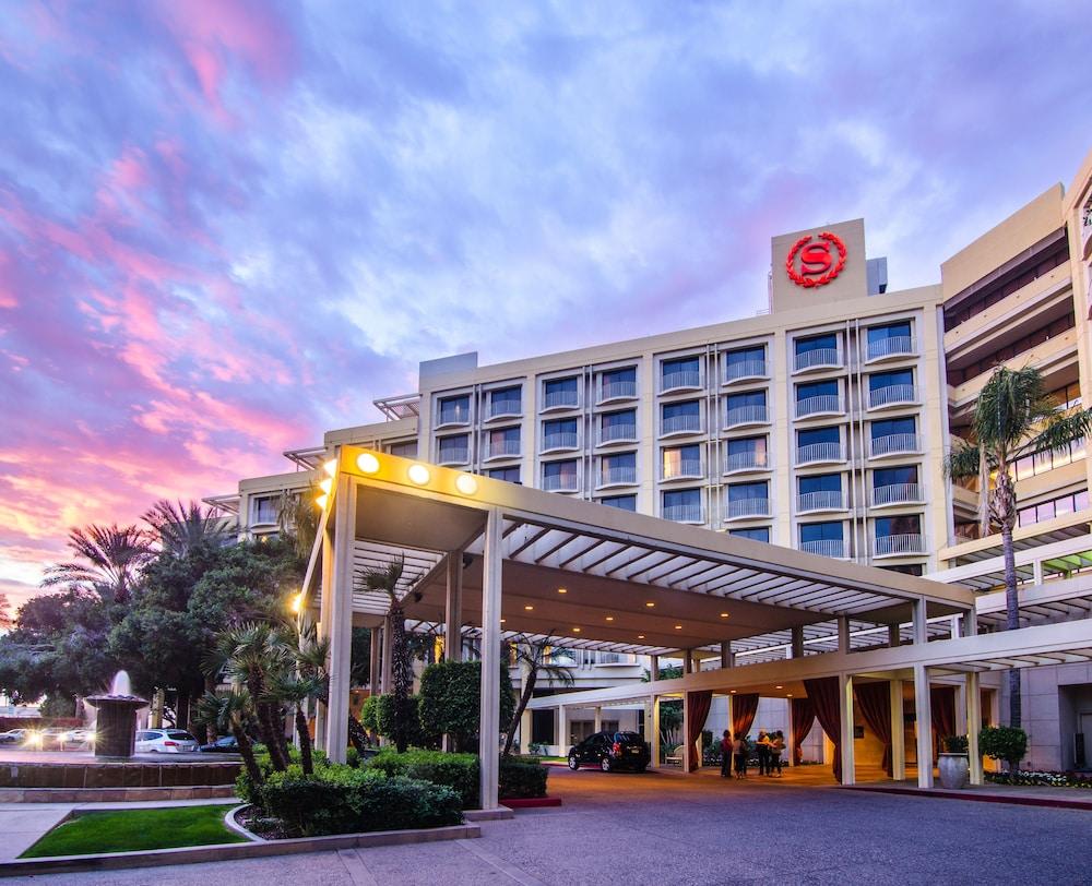Sheraton Crescent Hotel 2