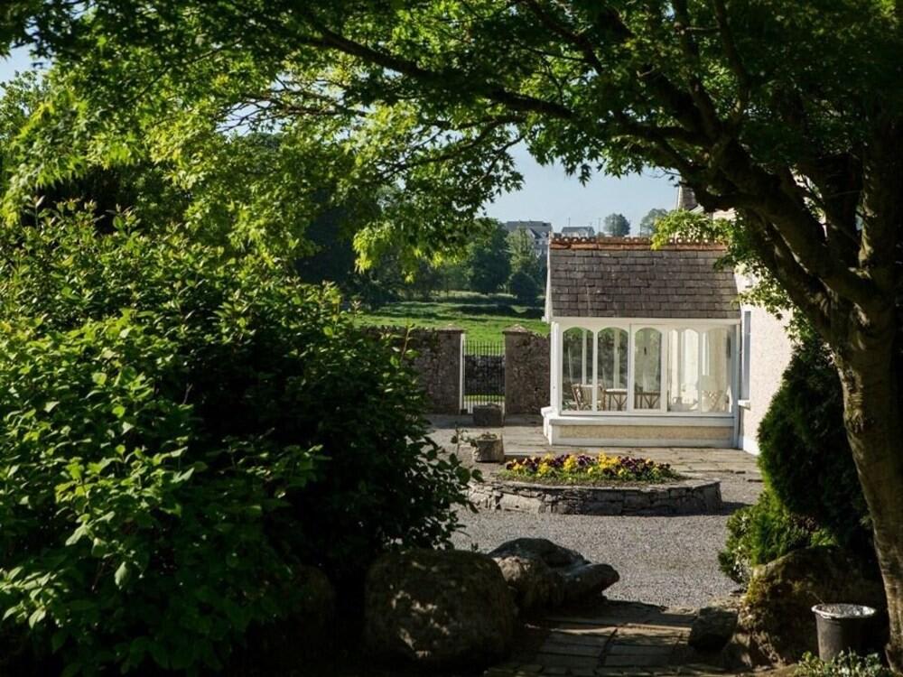 O'Briens Cashel Lodge 1