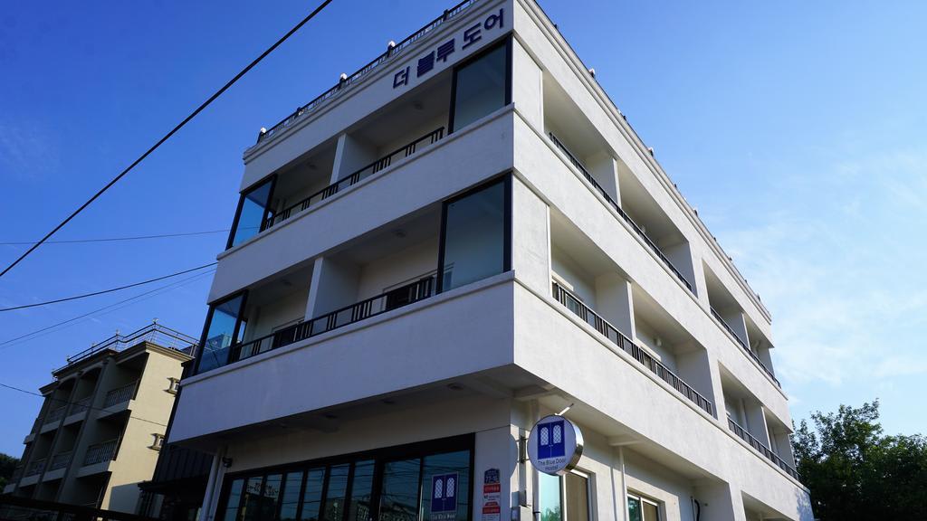 Blue Door Hostel Guesthouse 1