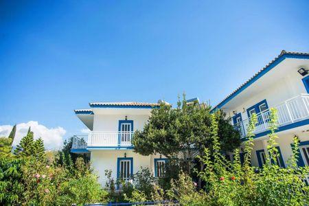 Blue White Apartments - Kefallonia Poolside Retreats 2