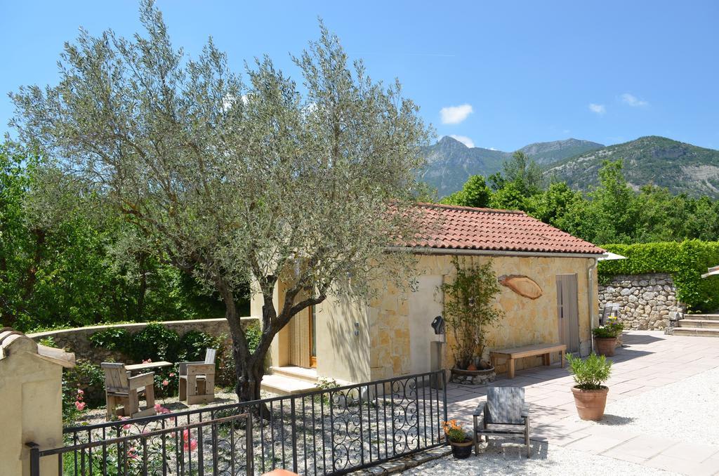 Hameau d'hôtes La Roseraie-Drôme 1