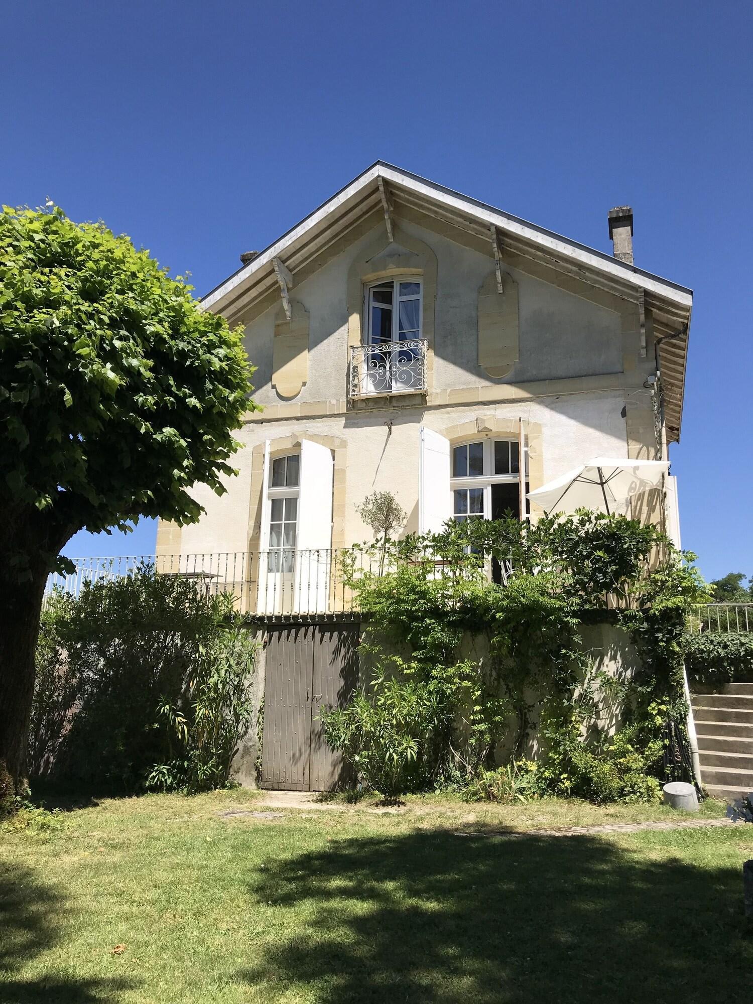 Château Beauséjour 1