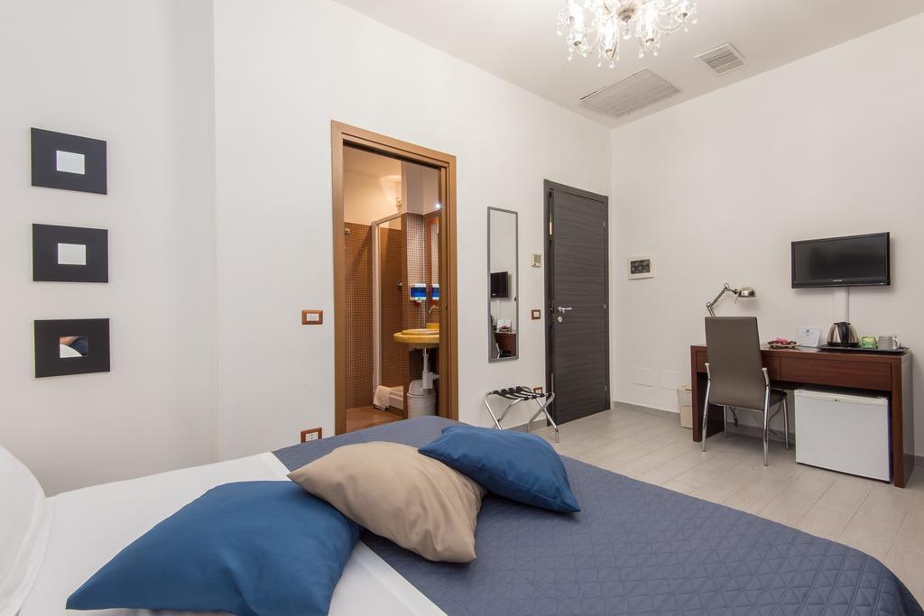 E-Room 42 1