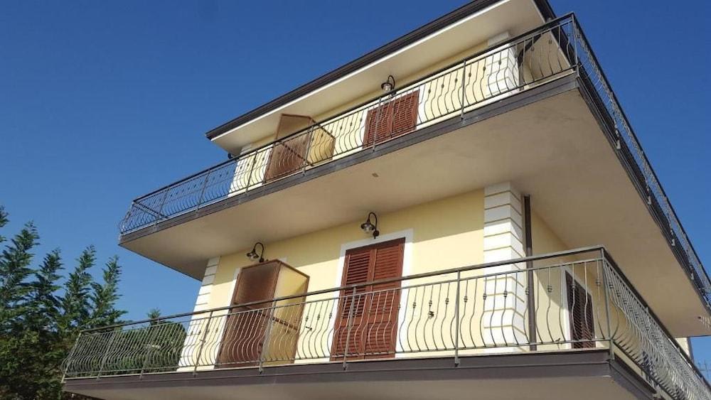Villa Malandrino Guest House 1