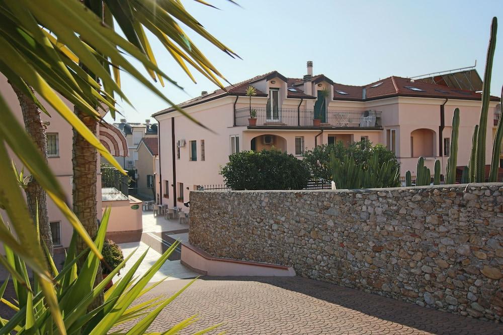 Hotel Residence Mirafiori 1