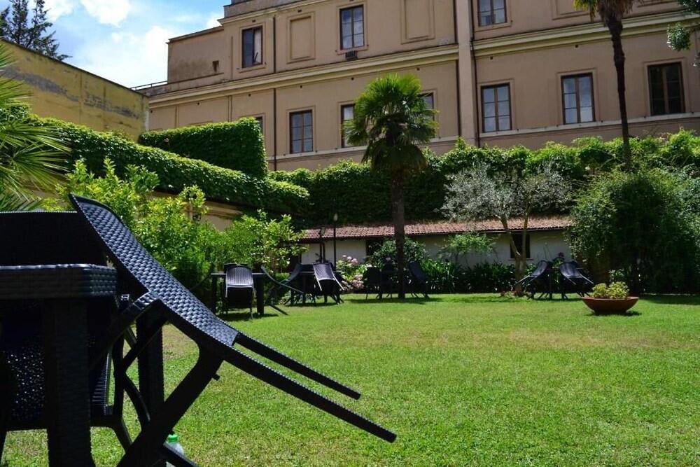 Villa Riari Garden 2