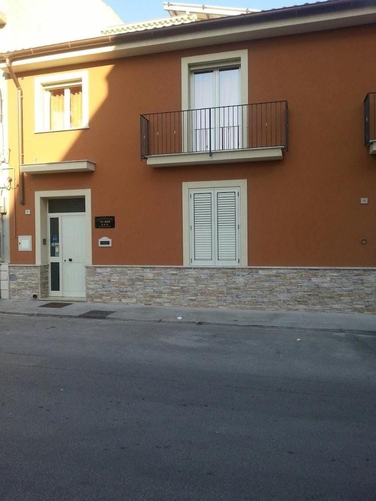 THE BEST ROOMS & APARTMENTS - Parcheggia gratis sotto casa ed entra - 1
