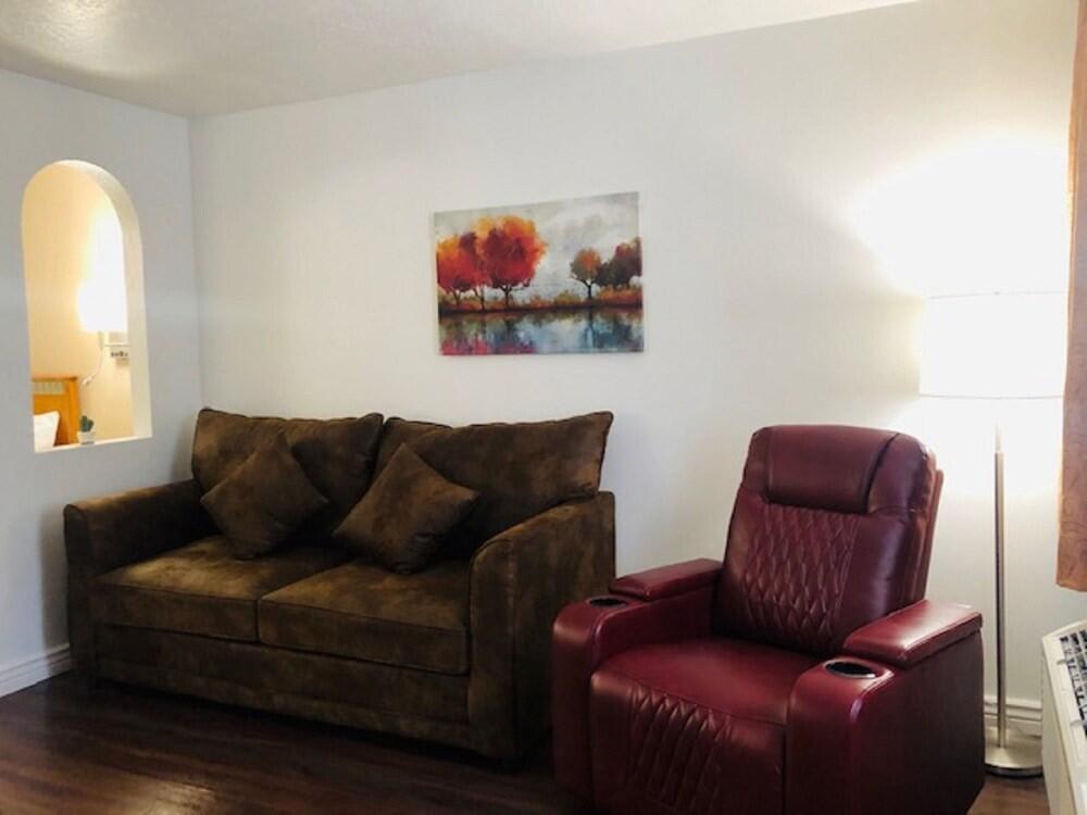 SureStay Plus Hotel by Best Western Albuquerque I40 Eubanks 1