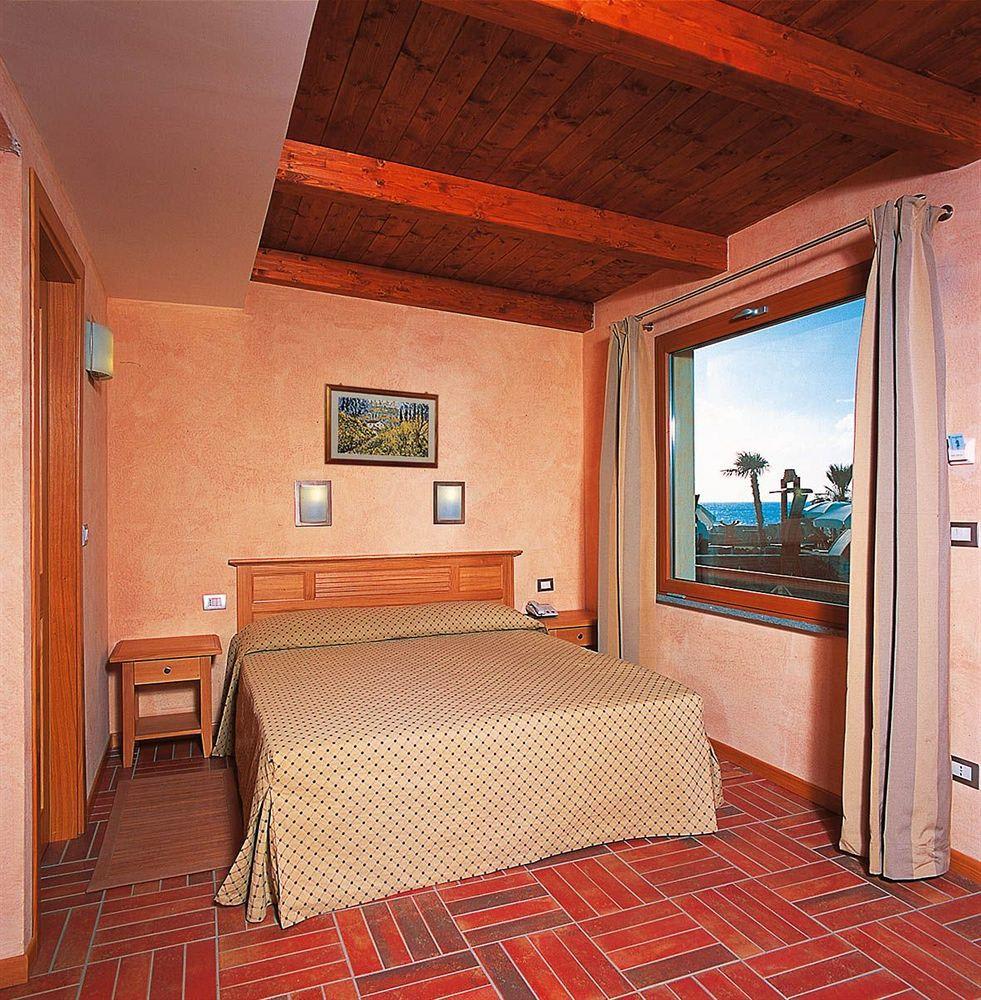 Le Mandrelle Beach Resort 1