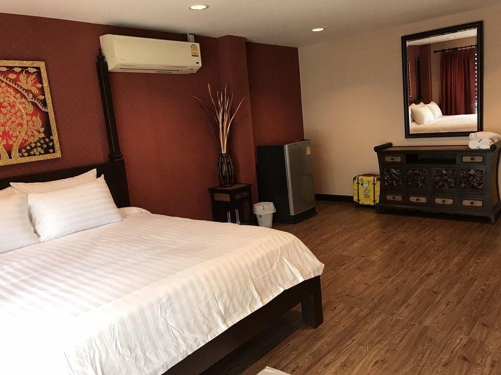 Rooftop Room 2