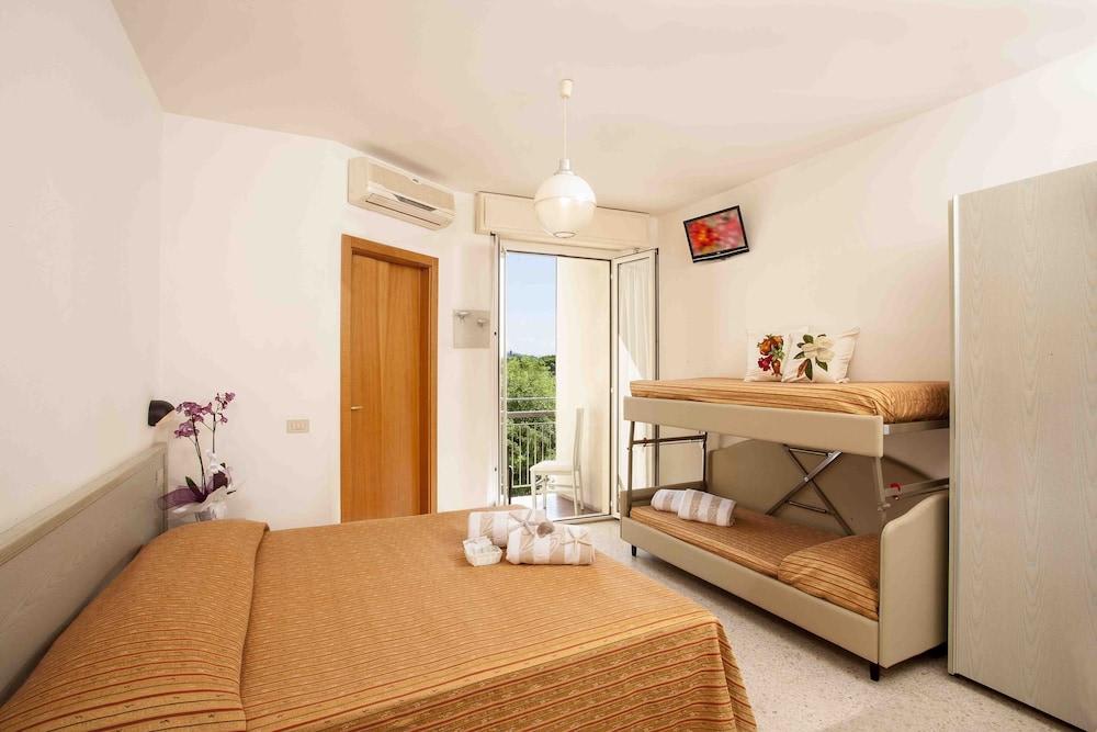 Hotel leonardo 2