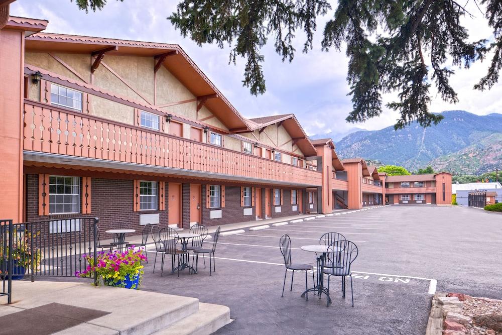 Villa Motel at Manitou Springs 2