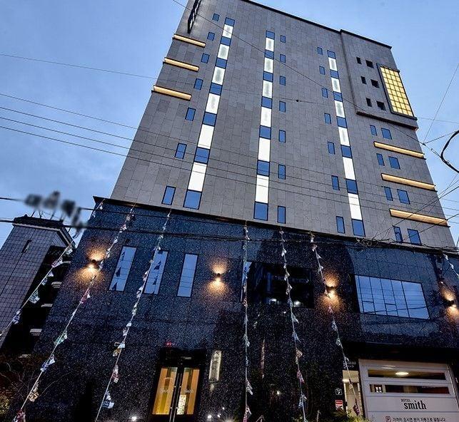 Hotel Smith 1
