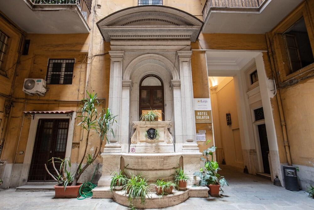 Glance in Rome 2