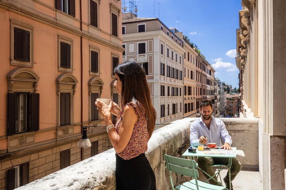 Glance in Rome 1