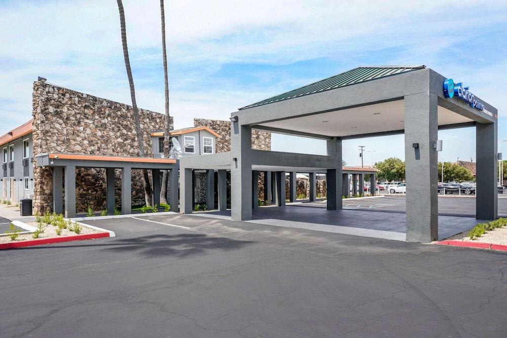 Clarion Pointe Fresno Near Yosemite 2