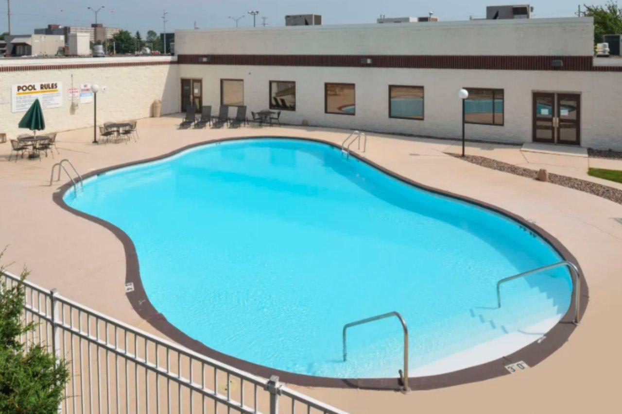 Americas Best Value Inn Campus View 2