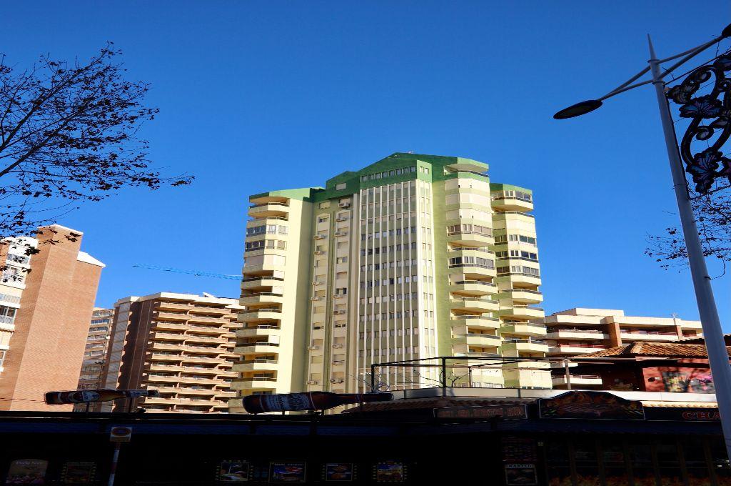 Gerona apartment on the Strip with pool & parking 1