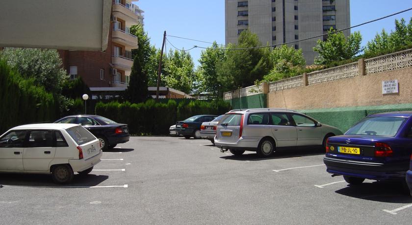 Gerona apartment on the Strip with pool & parking 2