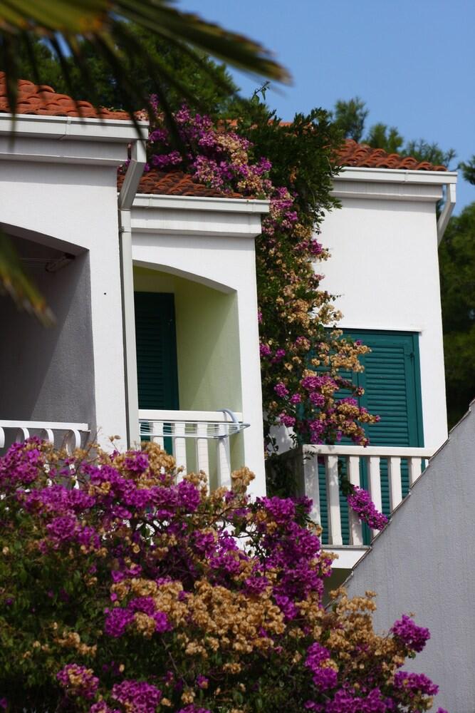 Sunny beach apartment Lavica 1