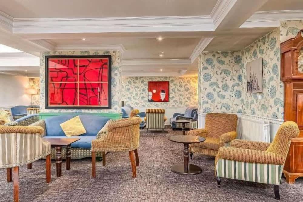 Mercure Salisbury White Hart Hotel & Apartments 1