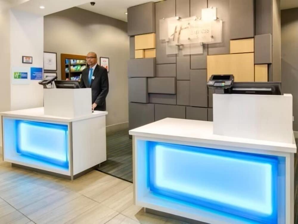 Holiday Inn Express & Suites DENTON NORTH by IHG 2