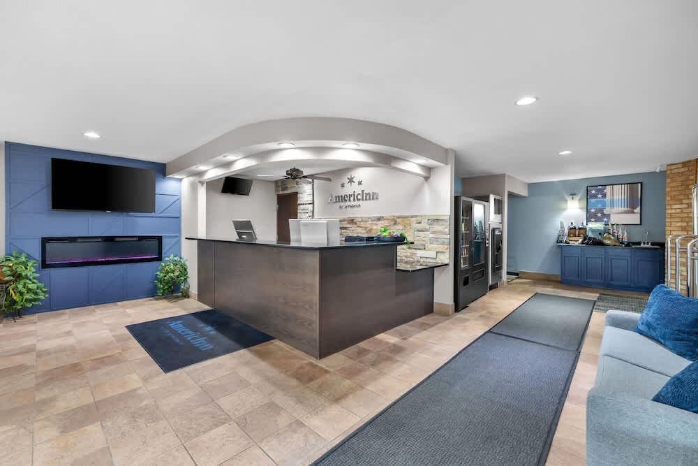 AmericInn by Wyndham Delafield-Milwaukee 2