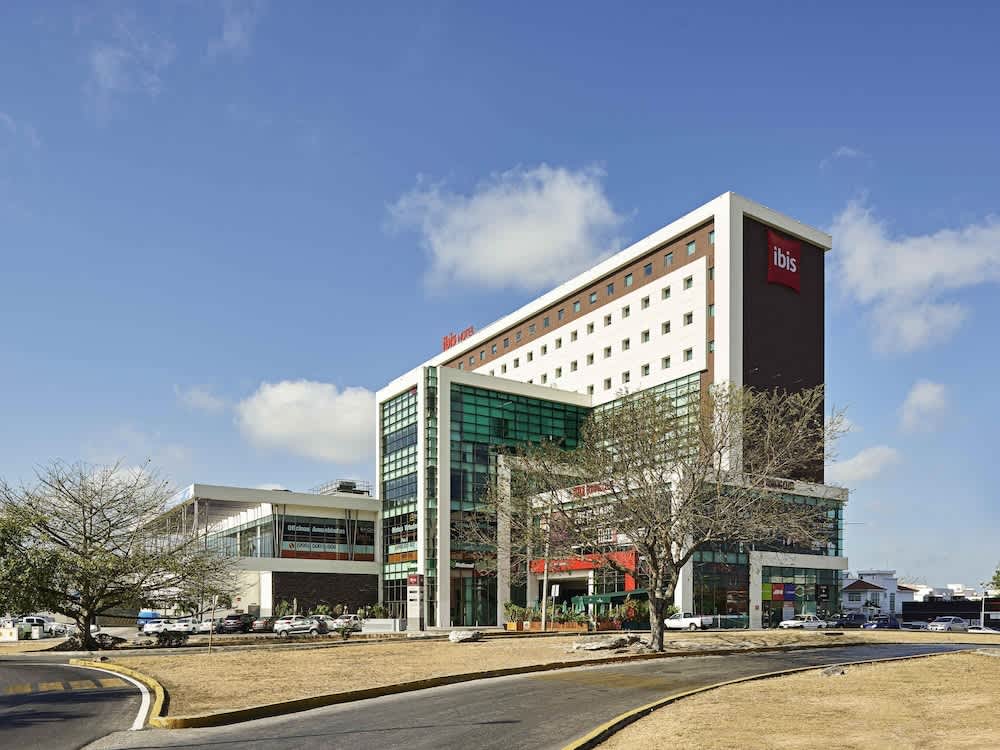 Ibis Cancun Centro 1