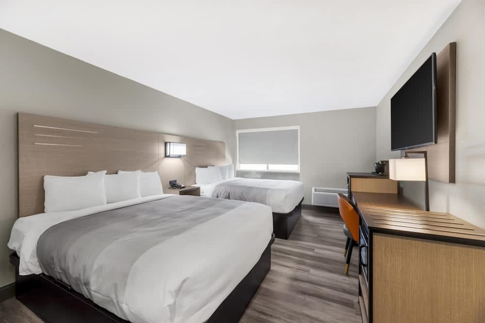 Red Lion Inn & Suites Kansas City 1