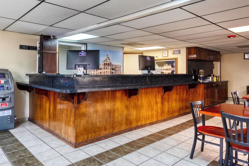 Executive Inn & Suites 2
