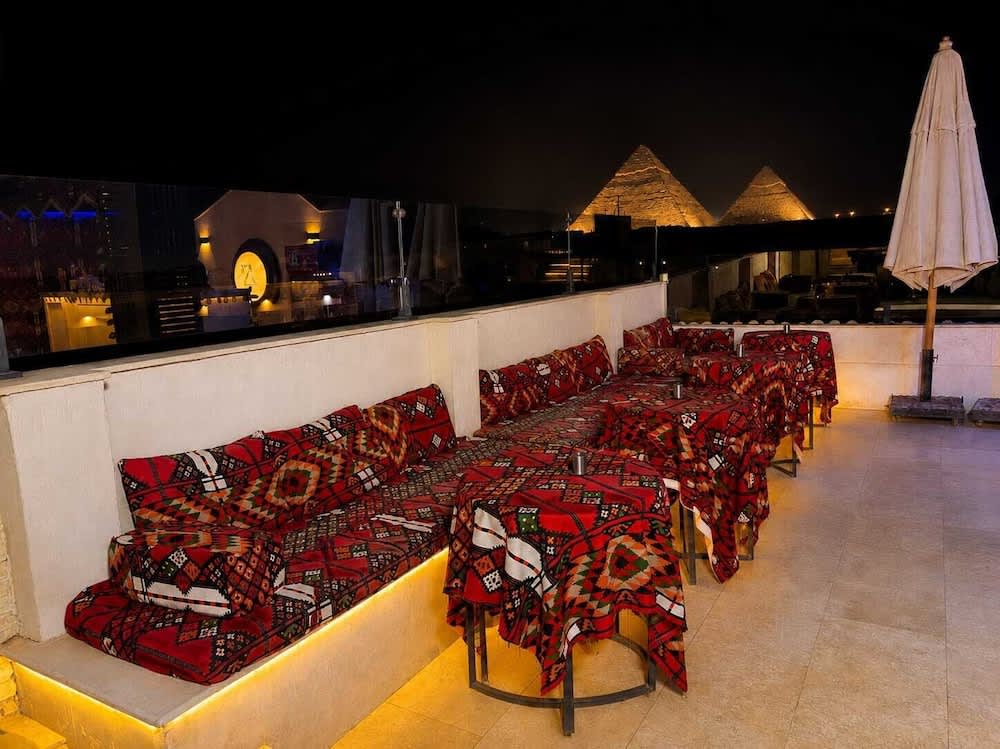 Aziz Palace Front Pyramids View & Rooftop Restaurant 1