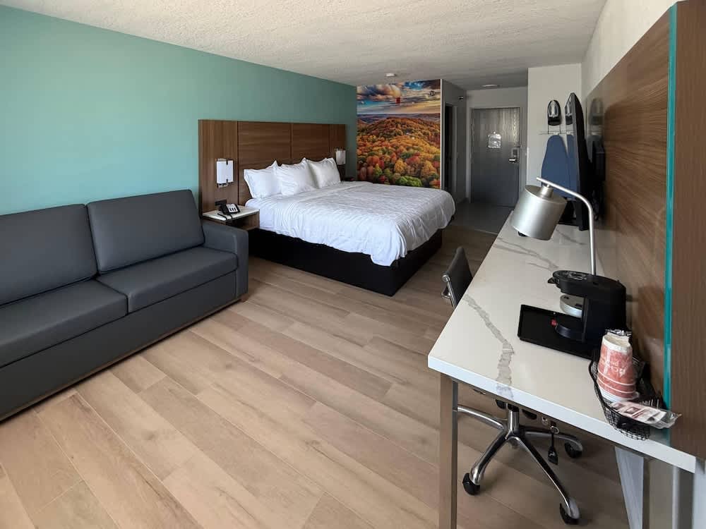 Clarion Pointe Springfield Southeast 1