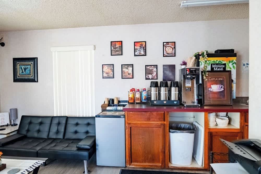 Rose City Inn and Suites 2