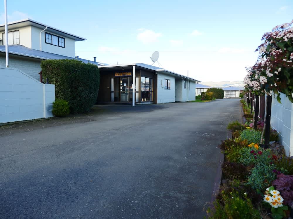 Canterbury Court Motel 1