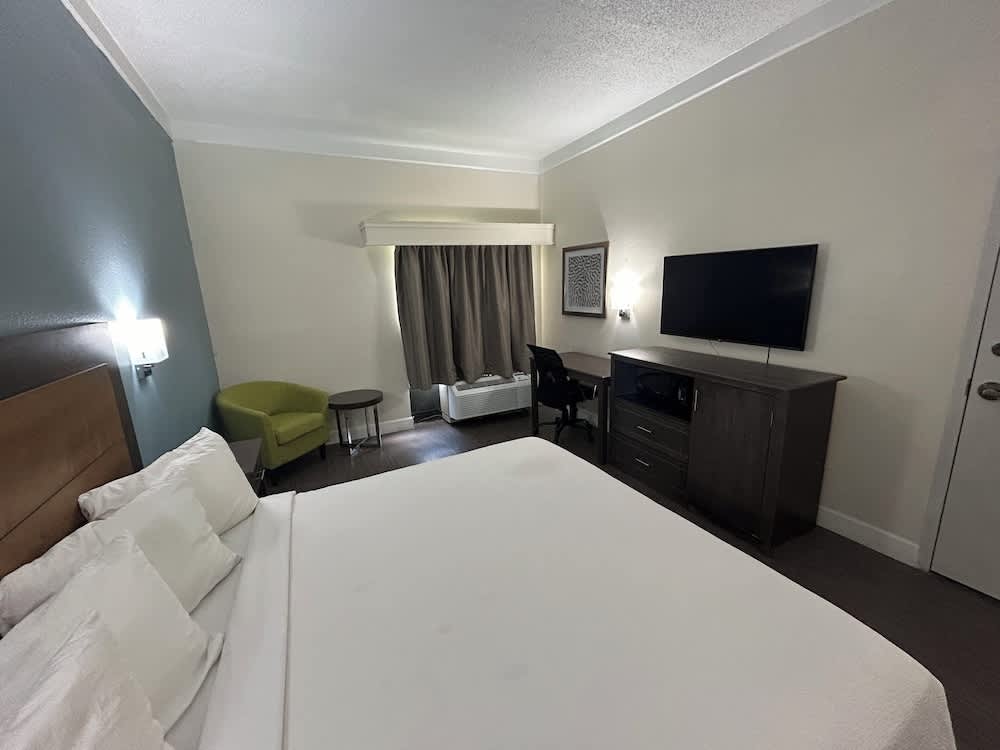 Spark By Hilton Fort Myers 1