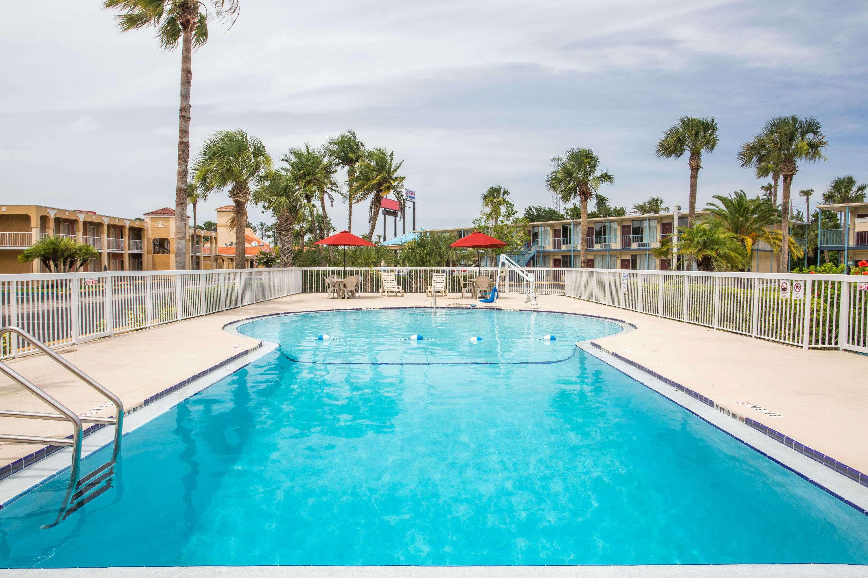 Days Inn by Wyndham Ormond Beach 2