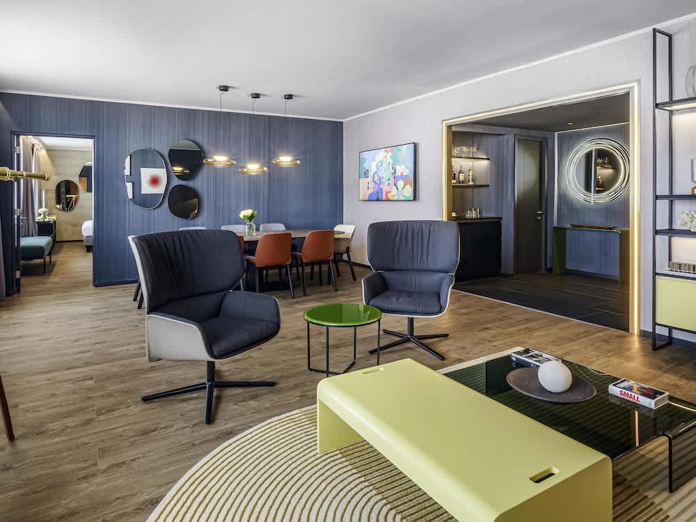 Pullman Santiago El Bosque 1