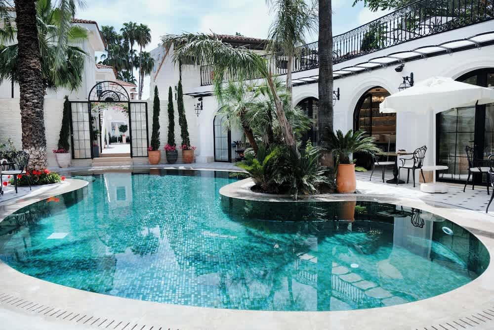 Elegance East Hotel 1