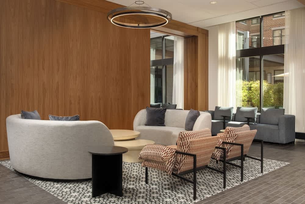 Courtyard by Marriott Richmond Downtown 2