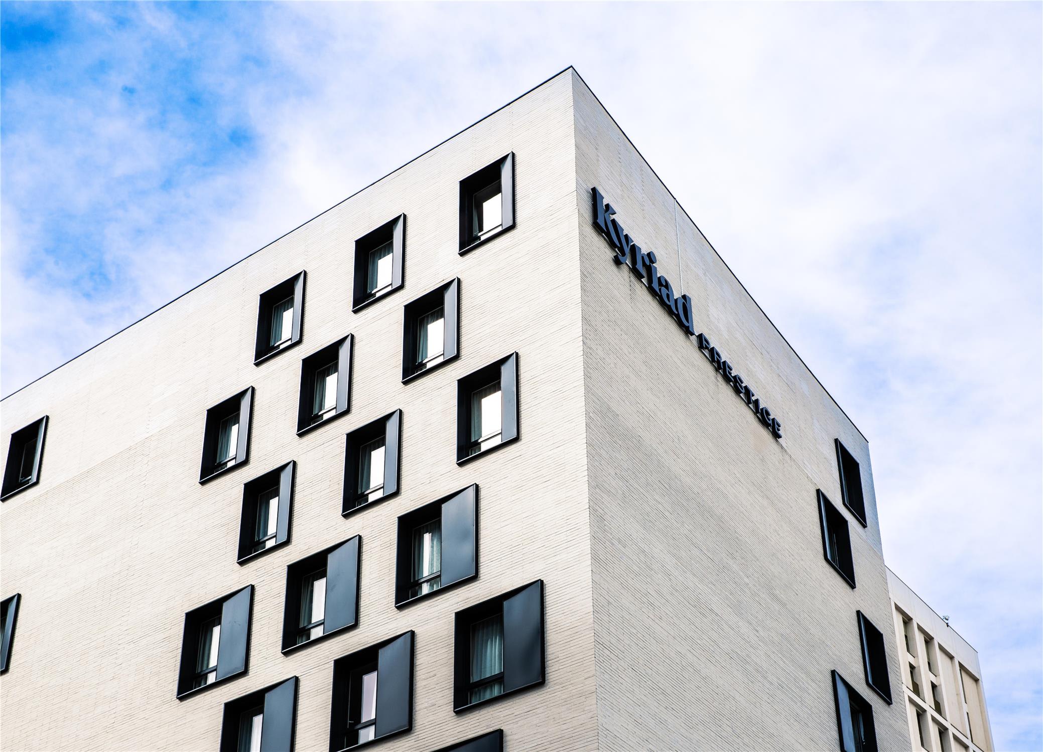 Hôtel Kyriad Prestige Paris Asnieres 2