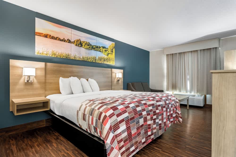 Red Roof Inn & Suites Tomah 1