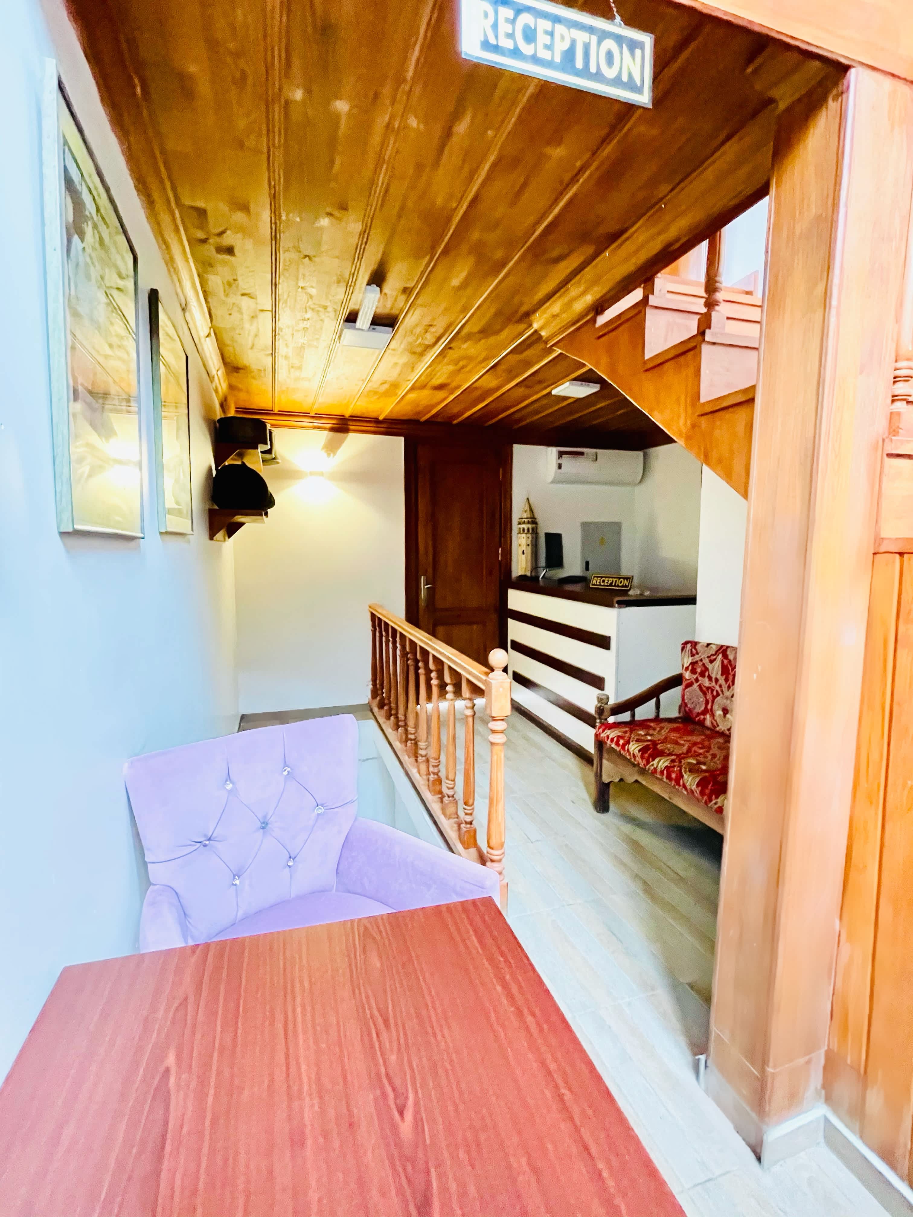 QONAQ HOTEL & SUITES 2