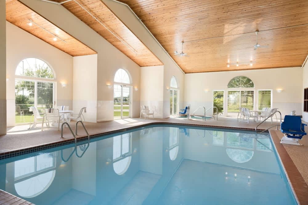 Country Inn & Suites by Radisson, Mason City, IA 1