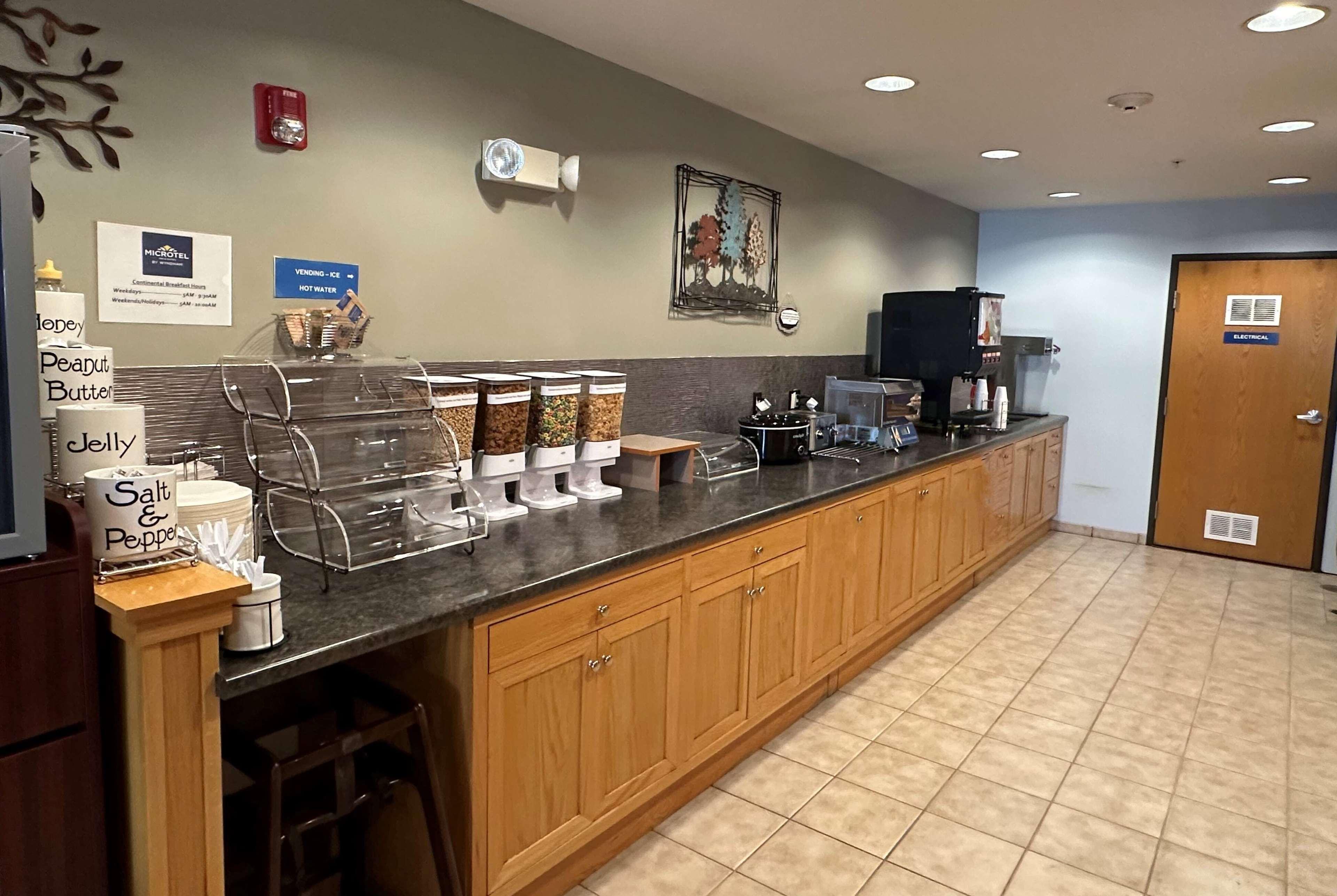 Microtel Inn & Suites By Wyndham Tomah 2