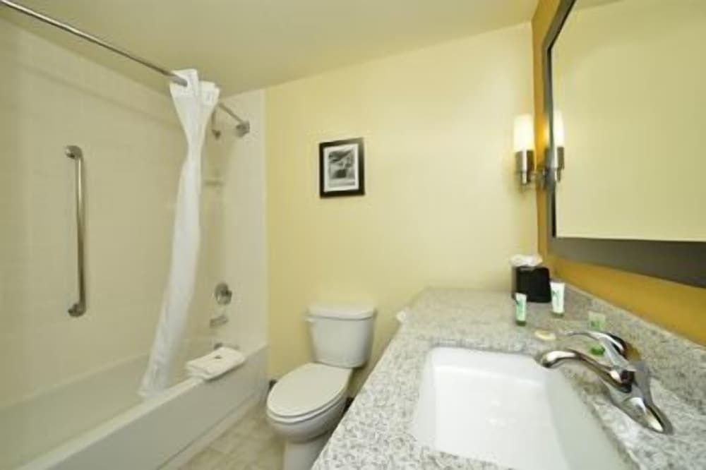 Holiday Inn Express & Suites Greenwood Village – DTC by IHG 2
