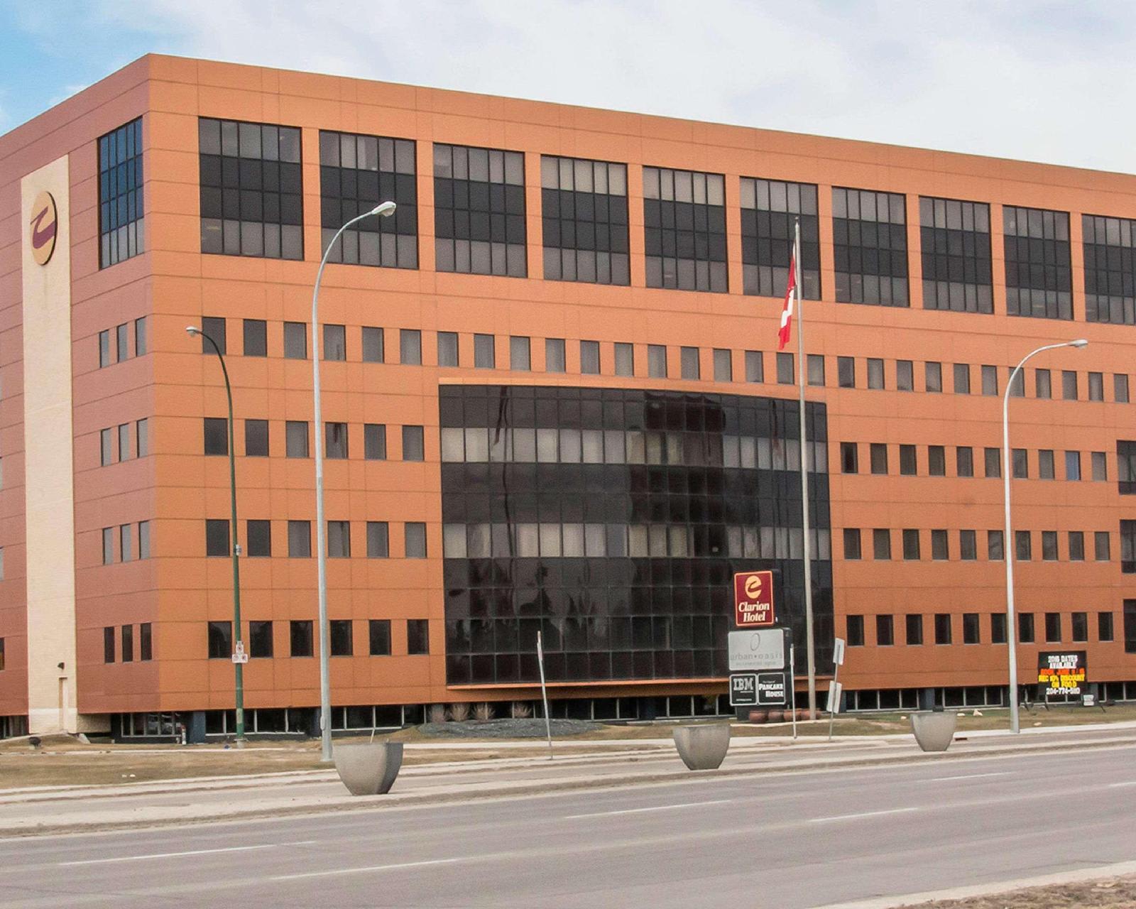 Clarion Hotel & Suites Winnipeg Airport 1