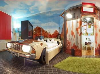 V8 Hotel Classic Motorworld Region Stuttgart 2